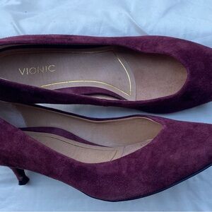 VIONIC maroon suede kitten heel dress shoes sz 10